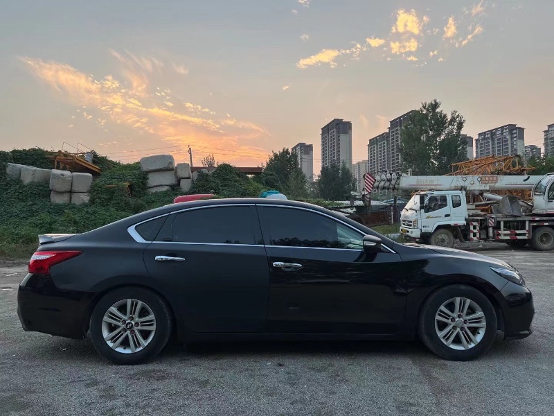 北京17年日产天籁8