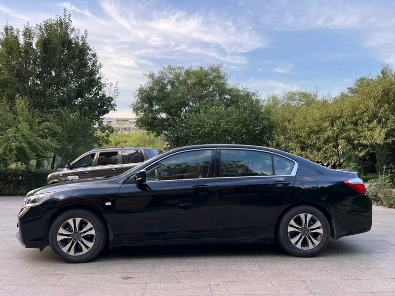 邢台16年本田雅阁5