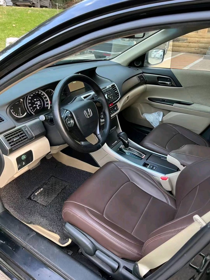 邢台16年本田雅阁4