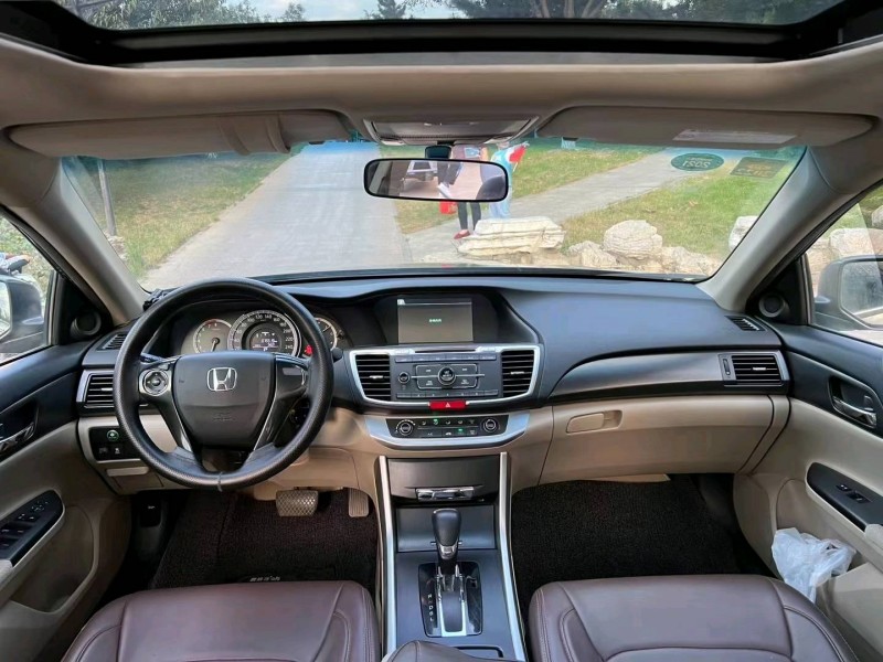 邢台16年本田雅阁1