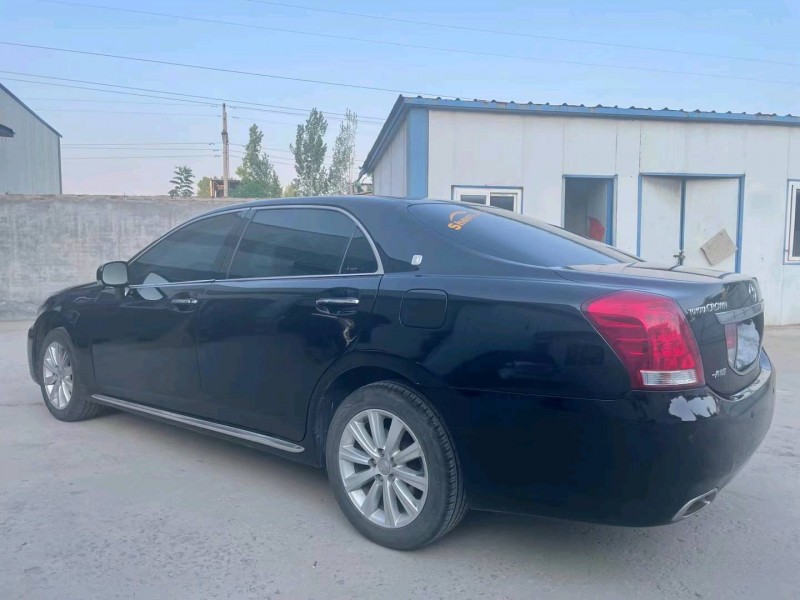 济宁12年丰田皇冠3