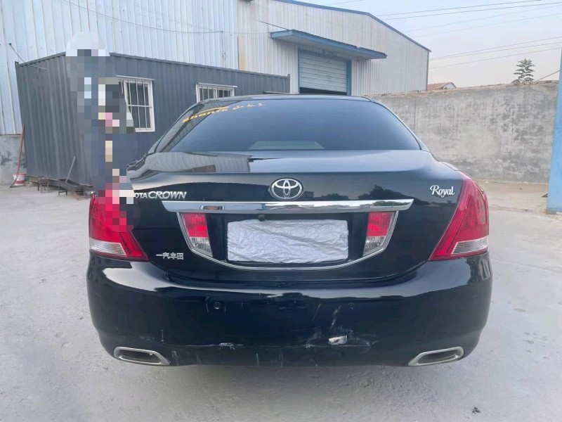 济宁12年丰田皇冠1