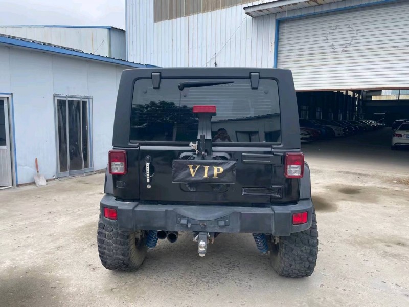 濟寧13年Jeep牧馬人8