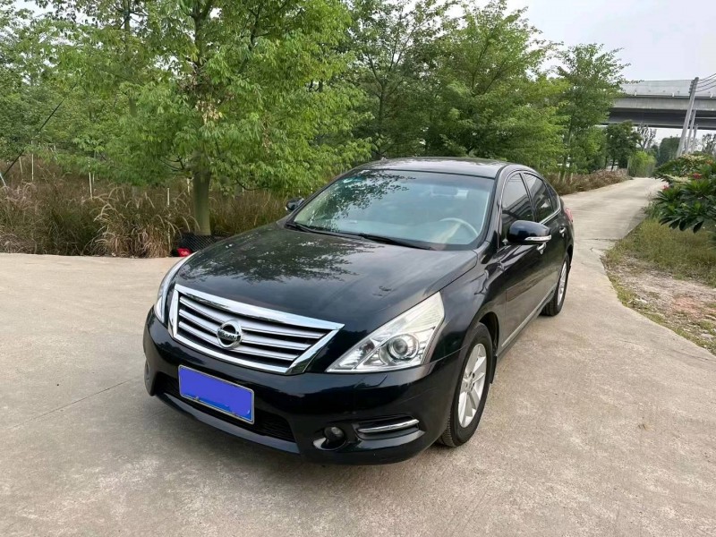 广州11年日产天籁3