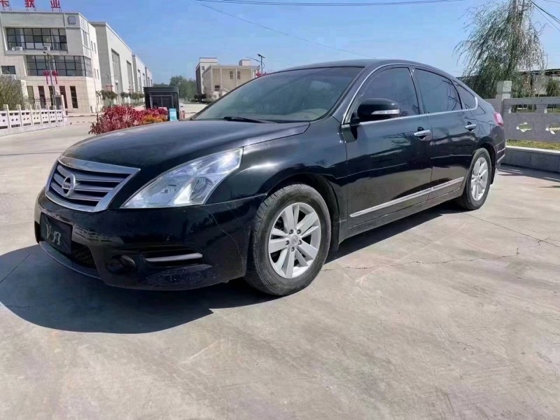 济南12年日产天籁3