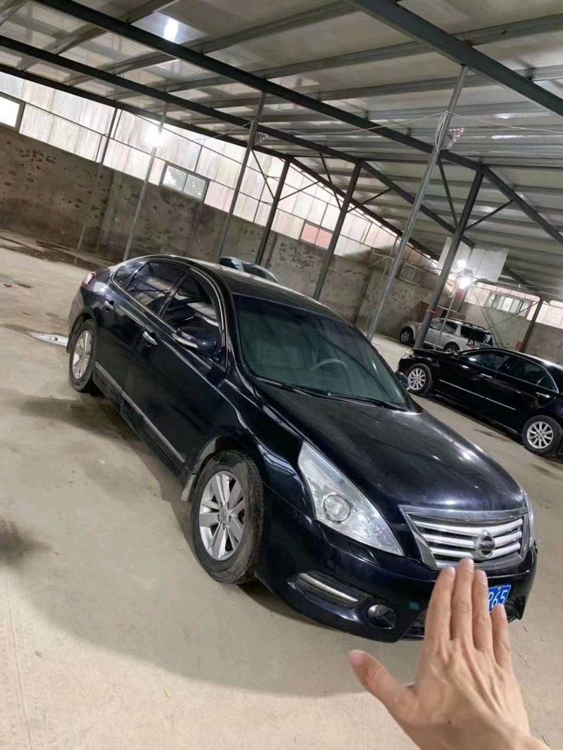 济南12年日产天籁2