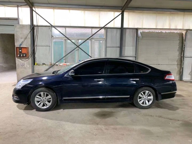 济南12年日产天籁3