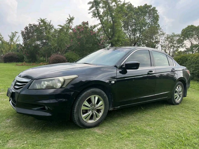 泰州11年本田雅阁3