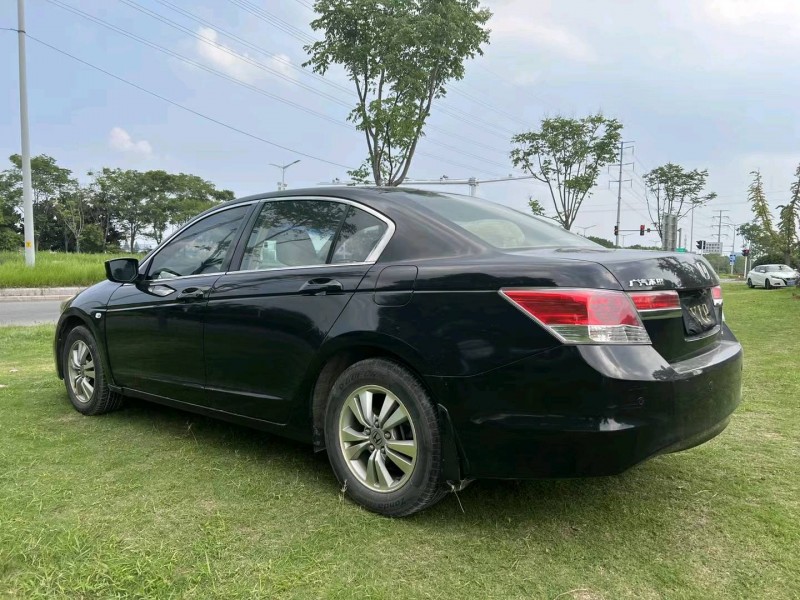 泰州11年本田雅阁7