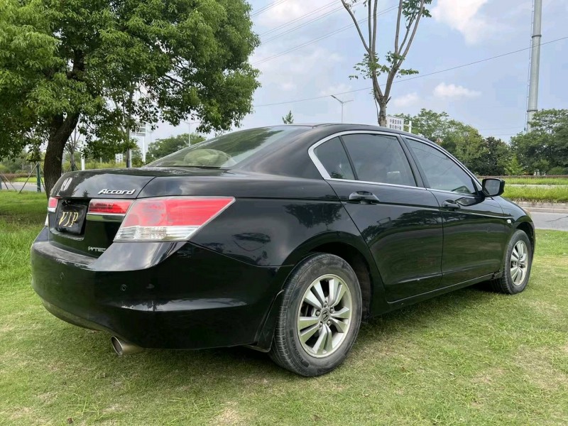 泰州11年本田雅阁9