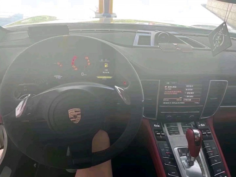 濟寧12年保時捷帕拉梅拉9