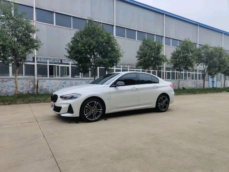 北京22年宝马1系8
