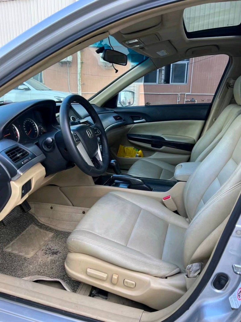 东莞08年本田雅阁4