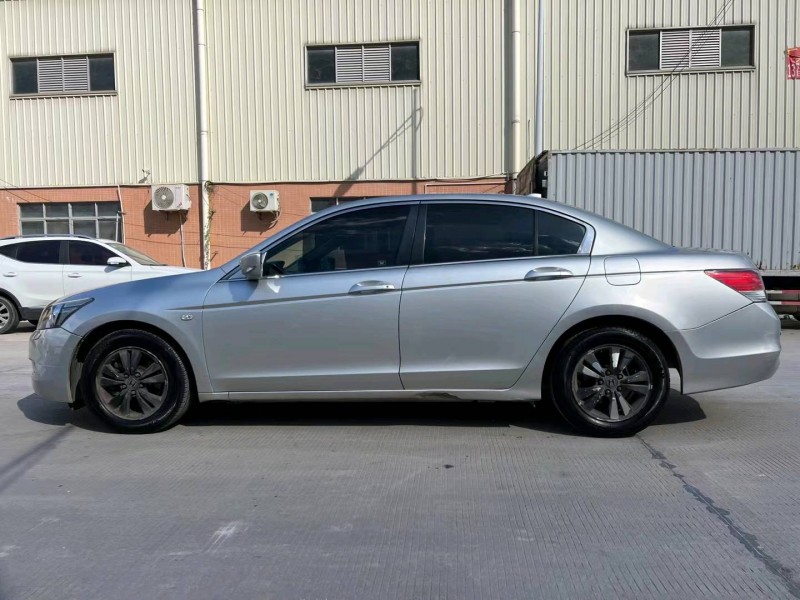 东莞08年本田雅阁7