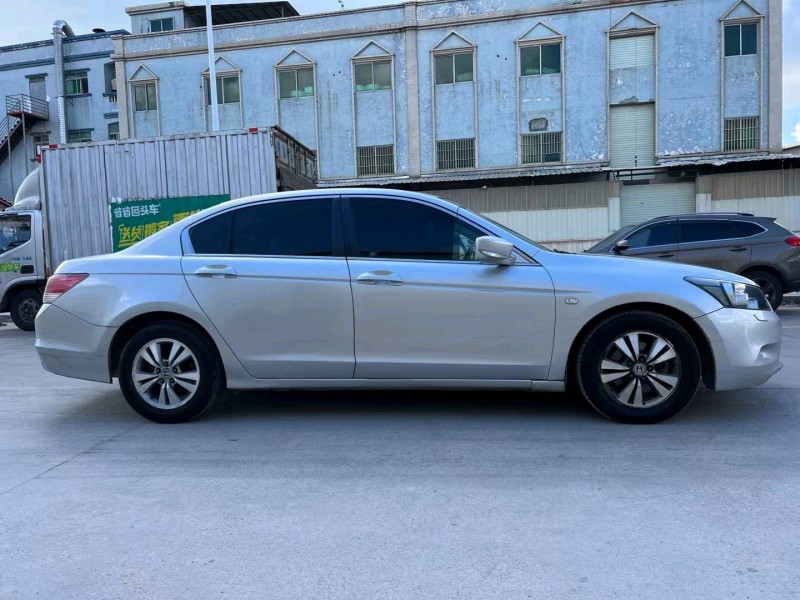 东莞08年本田雅阁8