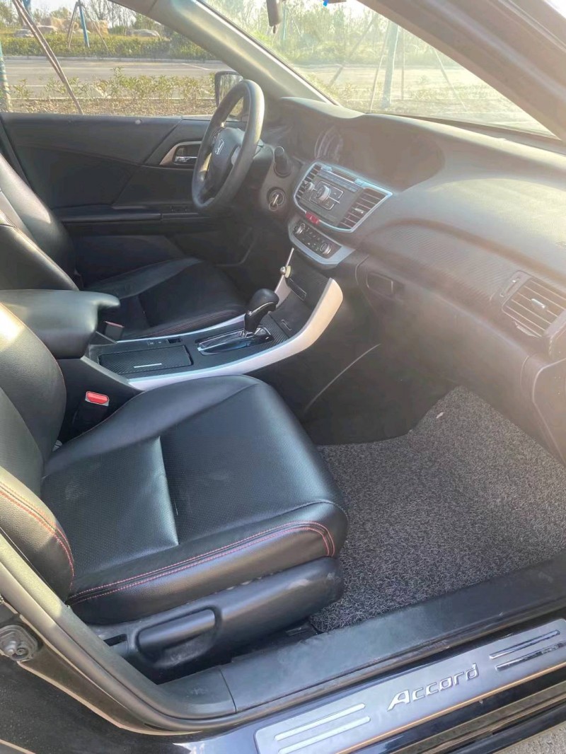 徐州14年本田雅阁7