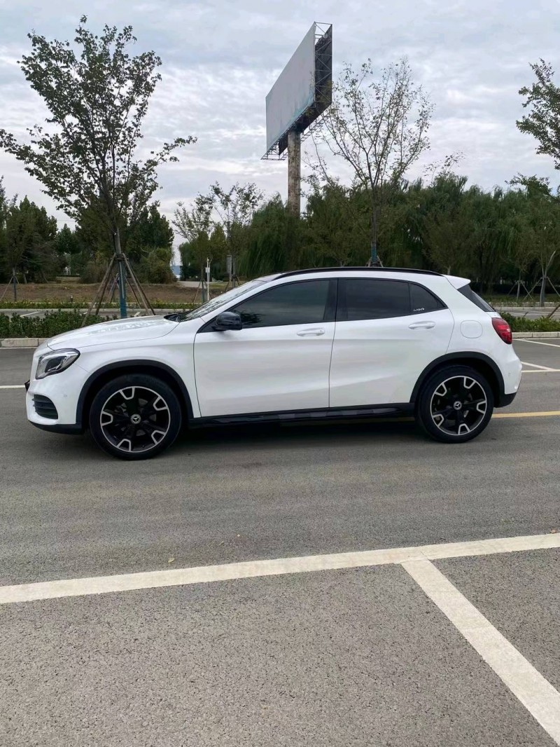 徐州19年奔驰GLA3