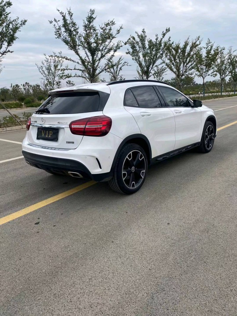 徐州19年奔驰GLA8