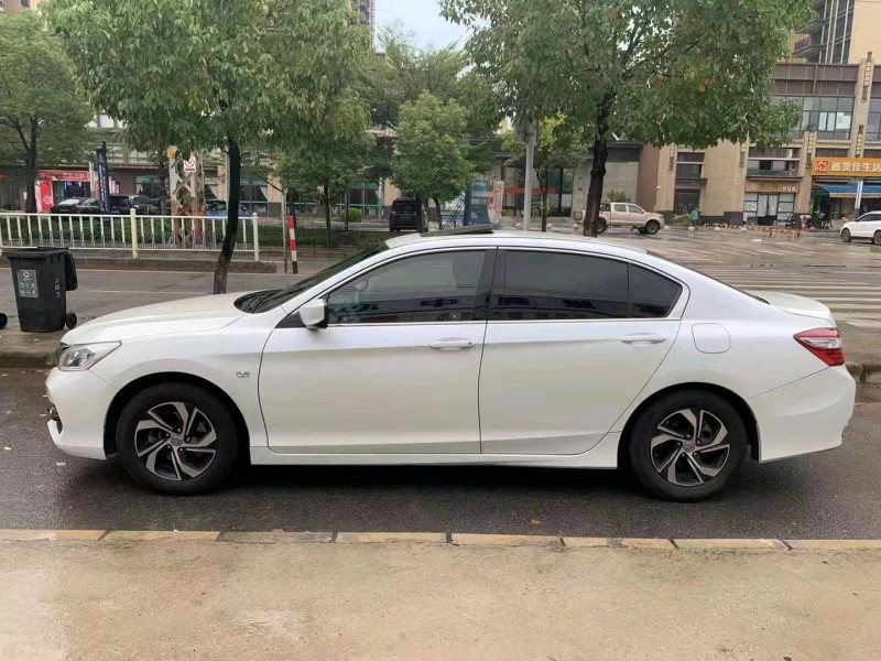 广州17年本田雅阁2