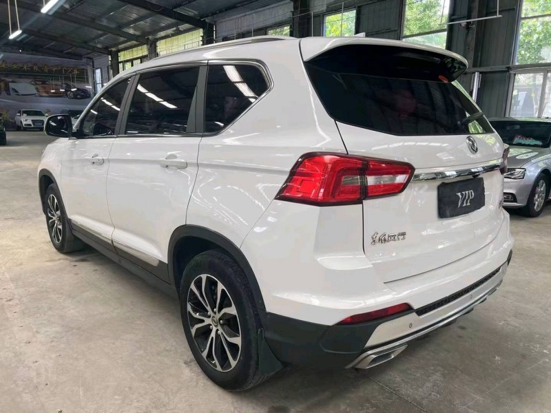 济宁17年东风景逸7