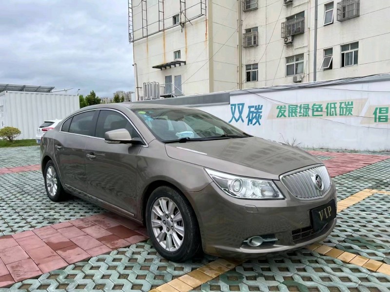 泰州10年别克君越2