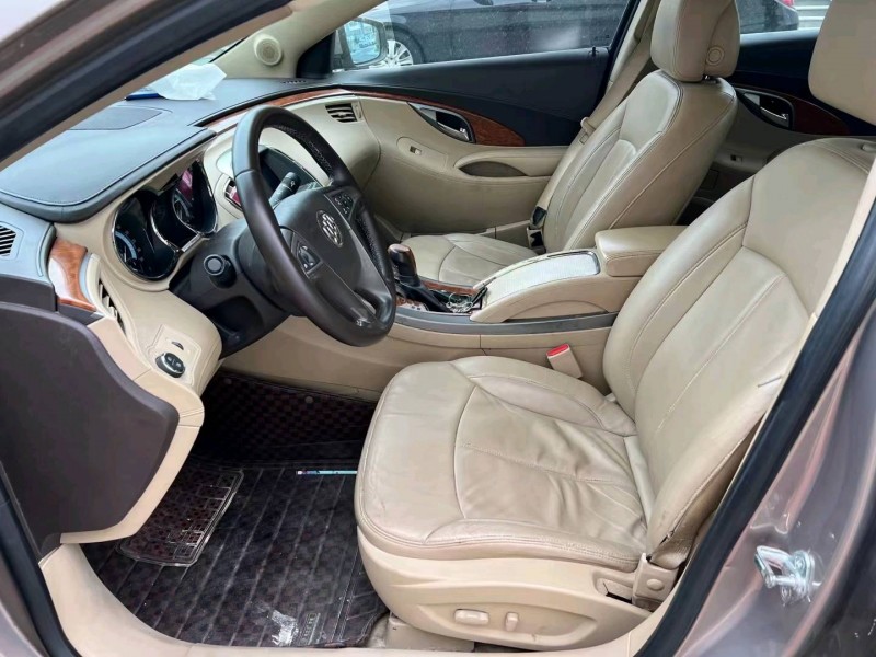 泰州10年别克君越4