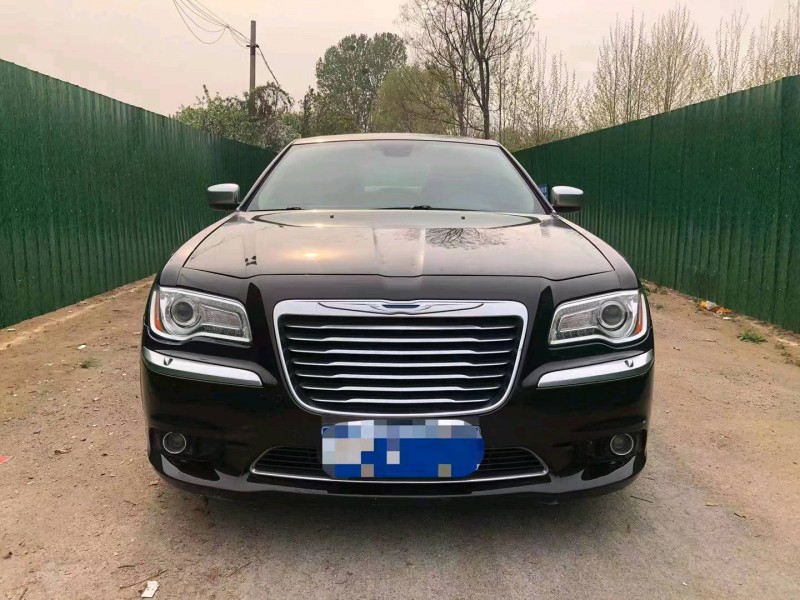 济宁13年克莱斯勒300C8