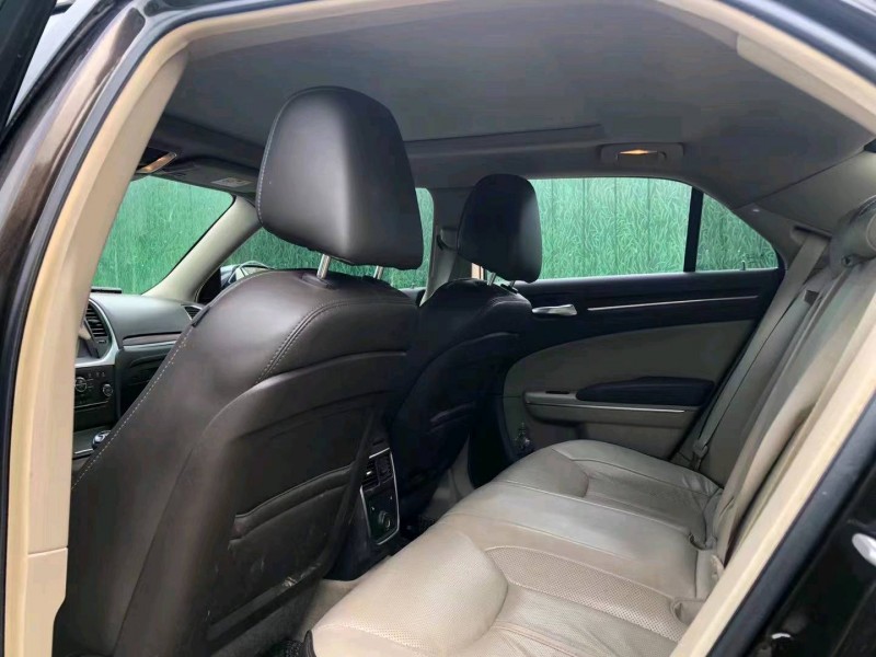 济宁13年克莱斯勒300C3