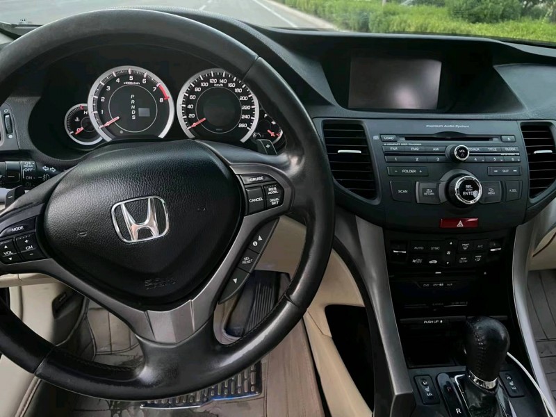 济宁14年本田思铂睿4