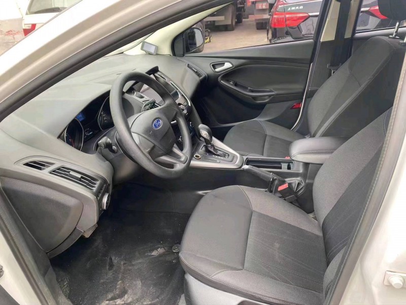 济宁16年福特福克斯4