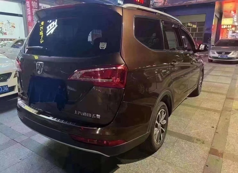 廈門18年寶駿7305