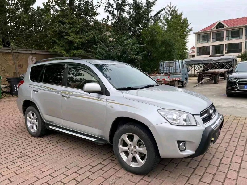 东营13年丰田RAV43