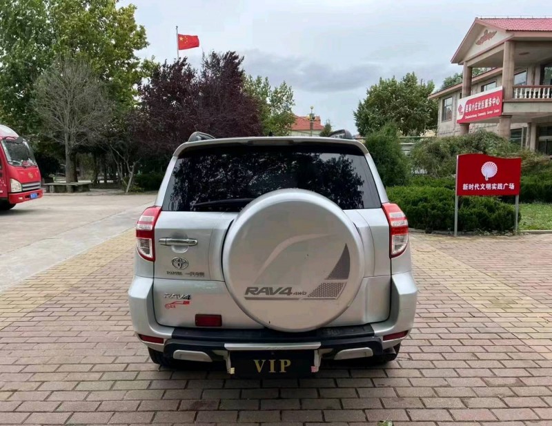 东营13年丰田RAV46