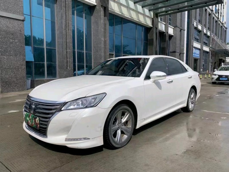 东莞17年丰田皇冠2