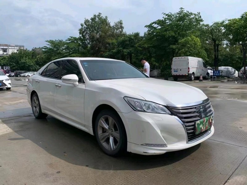 东莞17年丰田皇冠3