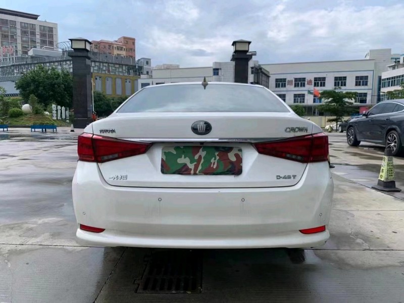 东莞17年丰田皇冠5