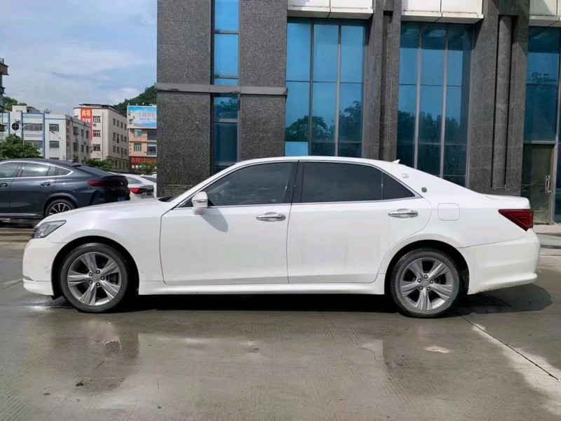 东莞17年丰田皇冠6