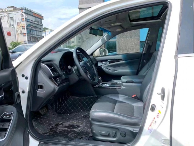 东莞17年丰田皇冠7