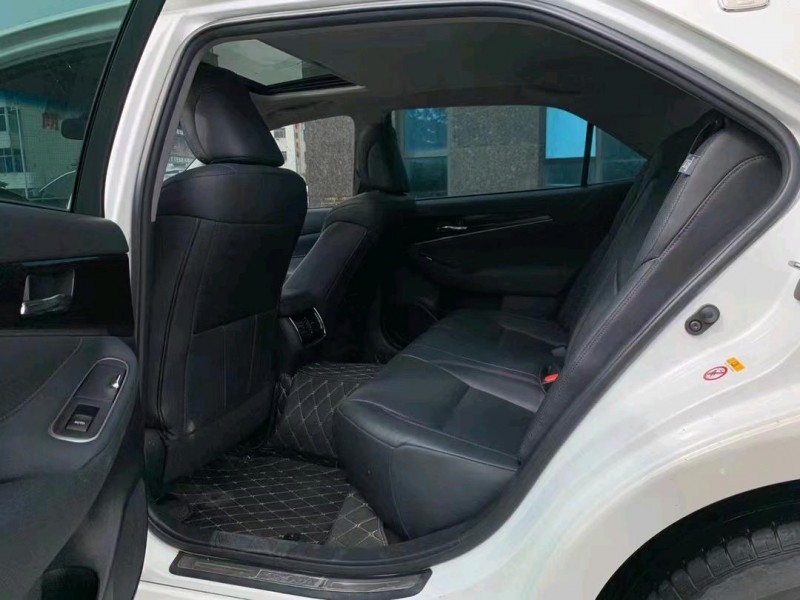 东莞17年丰田皇冠8