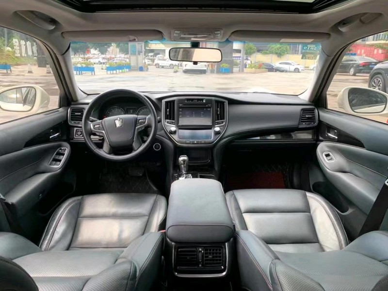 东莞17年丰田皇冠9