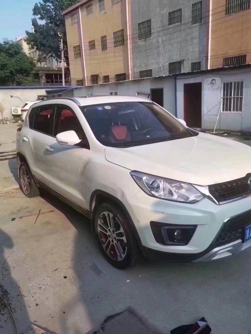 北京18年北汽绅宝X352