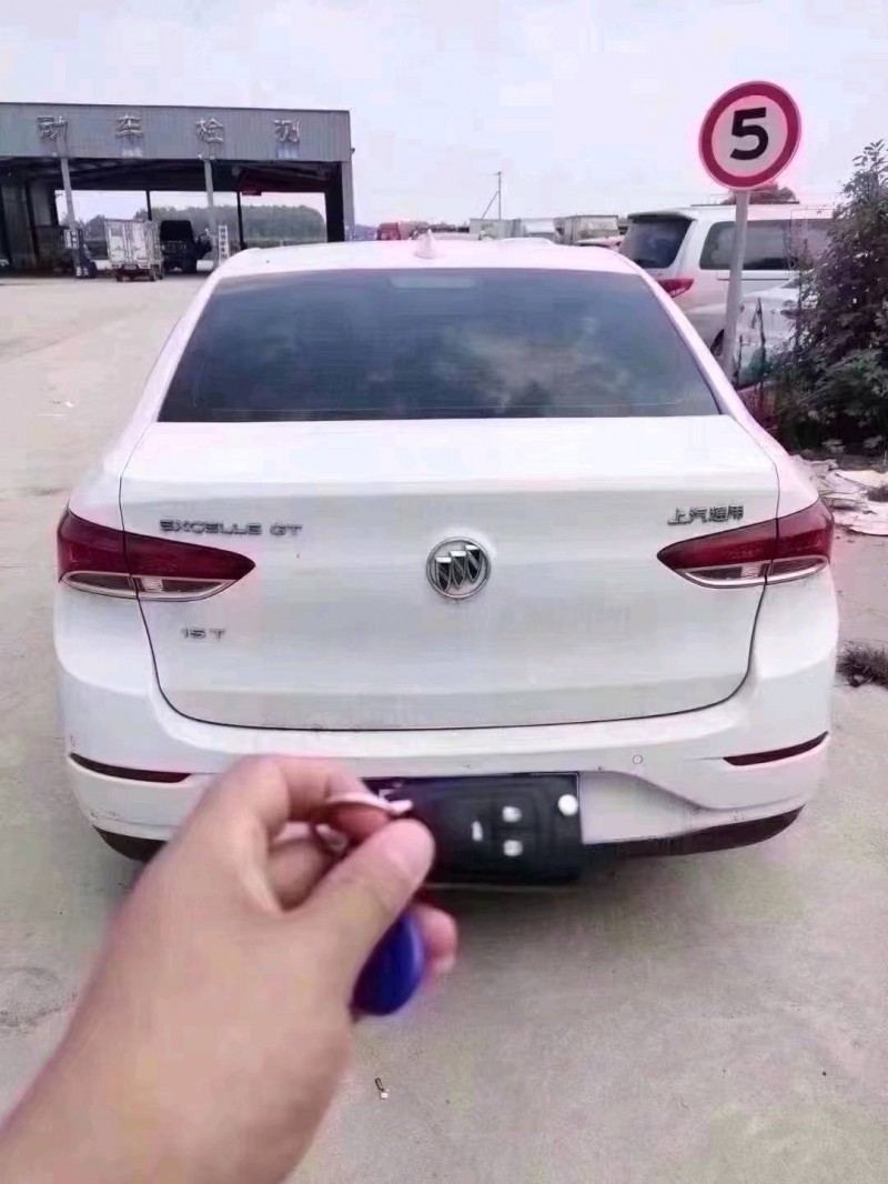 北京18年别克英朗6