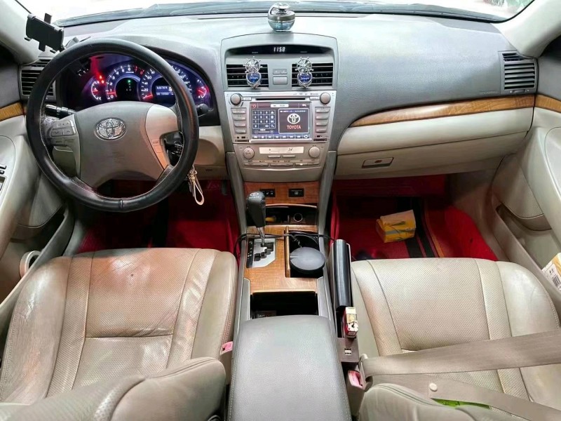 济宁10年丰田凯美瑞5