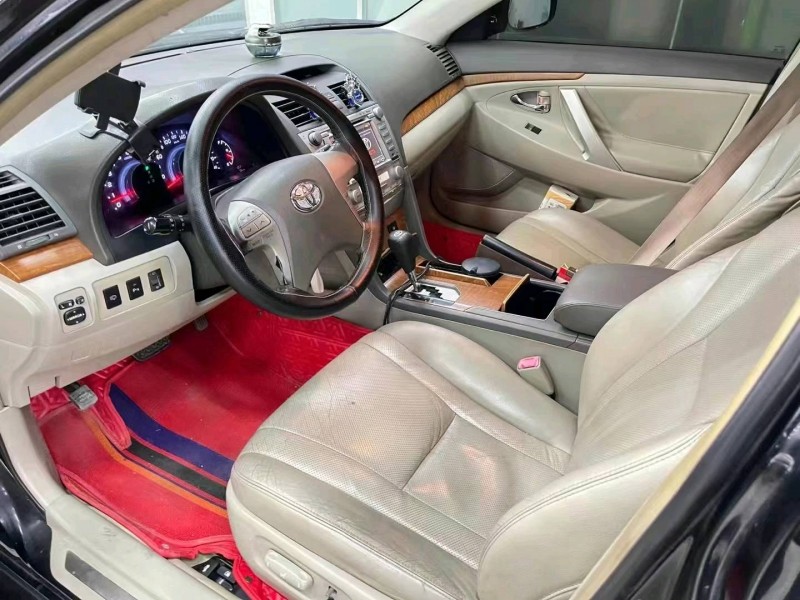 济宁10年丰田凯美瑞6