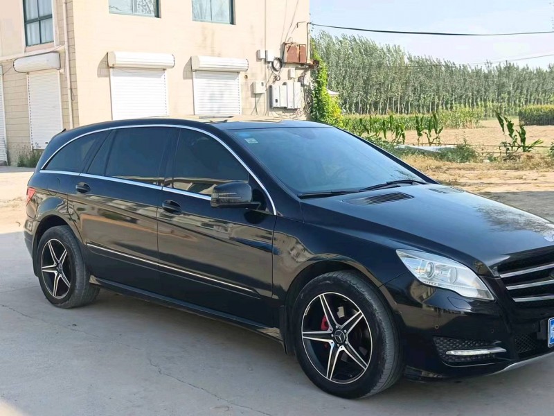 东营13年奔驰R8