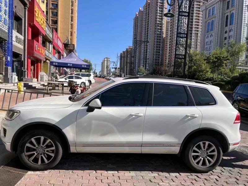 济南16年大众途锐5