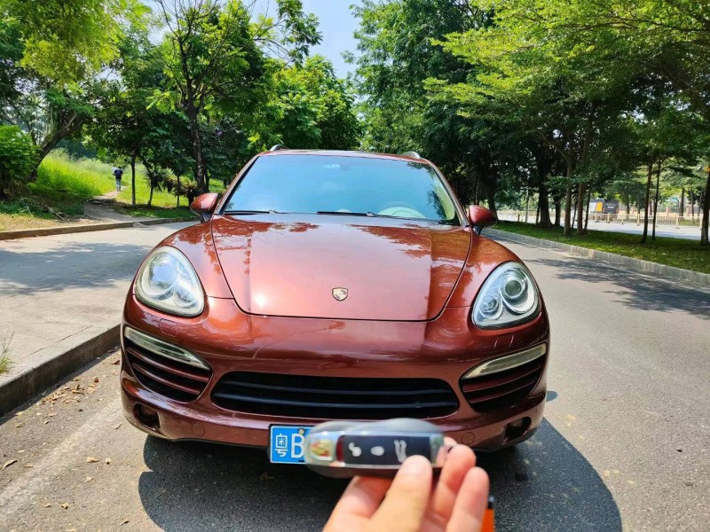廣州12年保時捷卡宴1