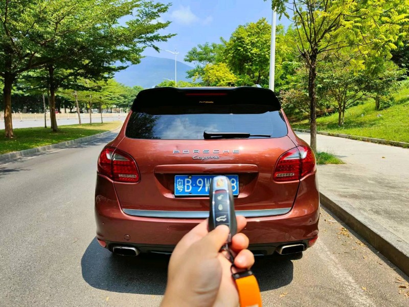 廣州12年保時捷卡宴9