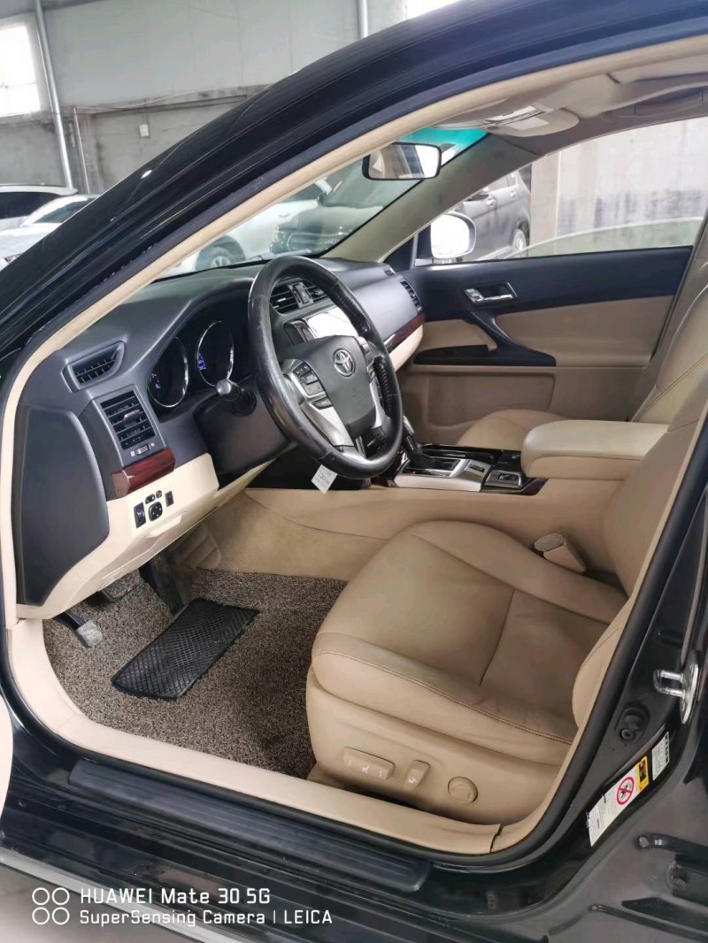 保定13年丰田锐志8