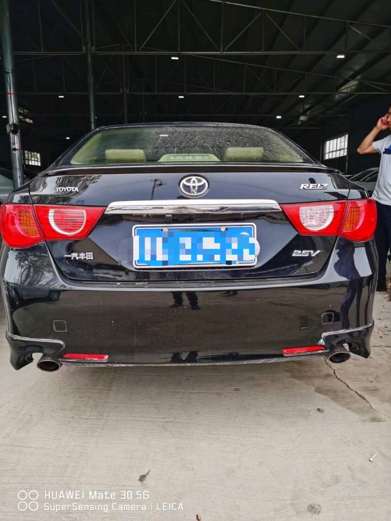 保定13年丰田锐志9